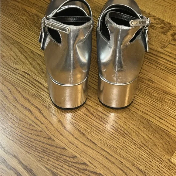 Beautiful Ladies Silver Mary Jane’s - Picture 6 of 8
